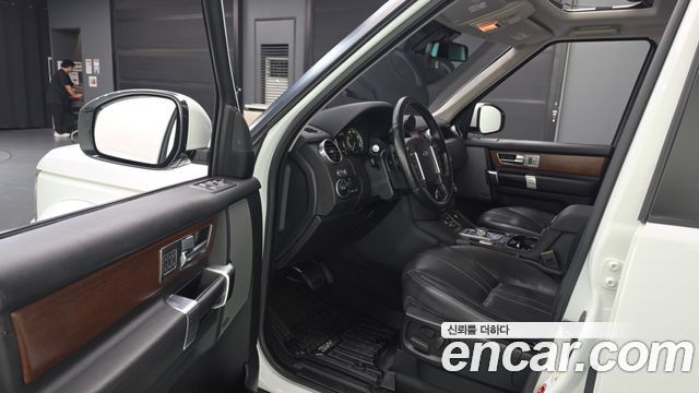 Land Rover Discovery 2016 — photo 10