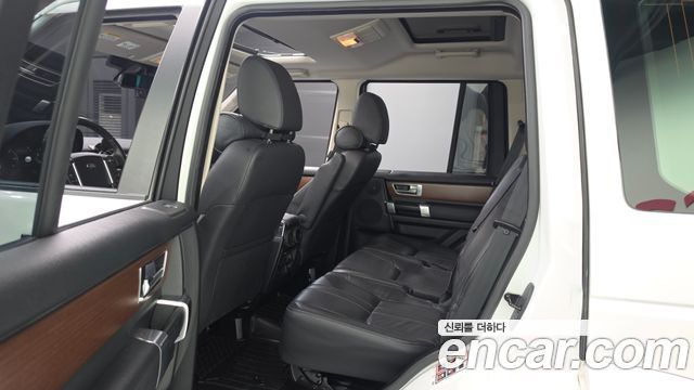 Land Rover Discovery 2016 — photo 11