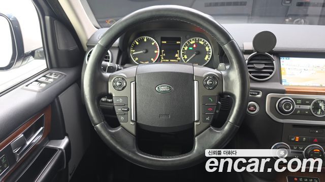 Land Rover Discovery 2016 — photo 13