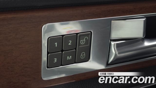Land Rover Discovery 2016 — photo 15
