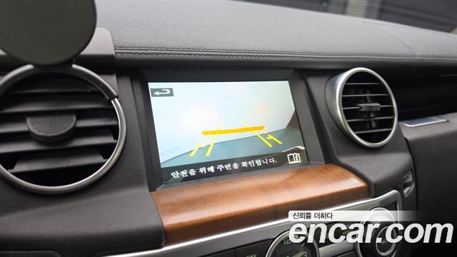 Land Rover Discovery 2016 — photo 17