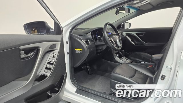Hyundai AVANTE 2012 — photo 13