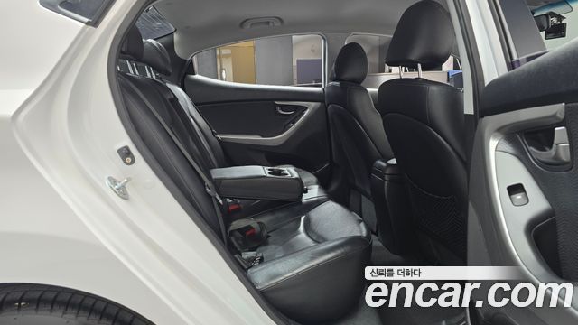 Hyundai AVANTE 2012 — photo 17