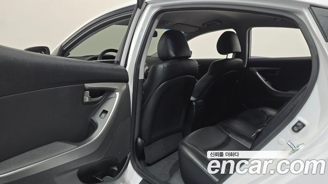 Hyundai AVANTE 2012 — photo 25