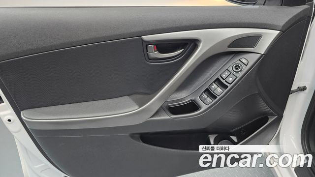 Hyundai AVANTE 2012 — photo 14