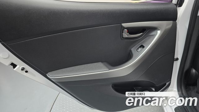 Hyundai AVANTE 2012 — photo 15