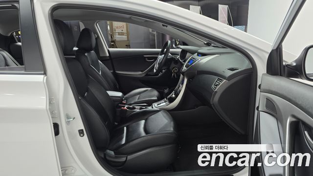 Hyundai AVANTE 2012 — photo 16