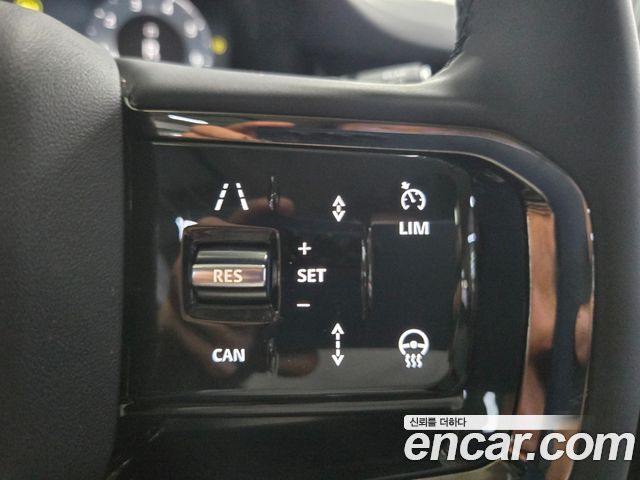 Land Rover Range Rover Evoque 2025 — photo 8