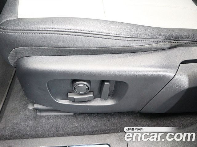 Land Rover Range Rover Evoque 2025 — photo 11
