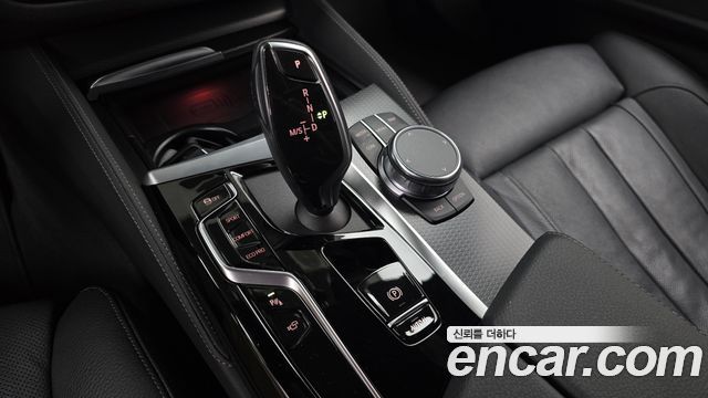 BMW 5-Series 2023 — photo 12