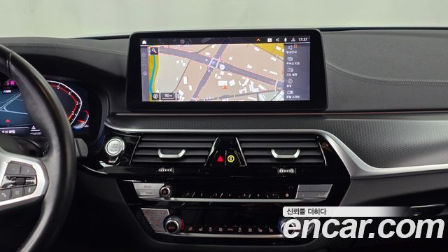 BMW 5-Series 2023 — photo 18