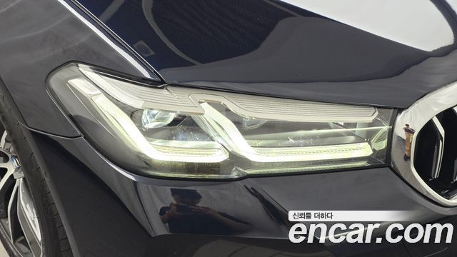 BMW 5-Series 2023 — photo 8