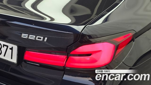 BMW 5-Series 2023 — photo 9