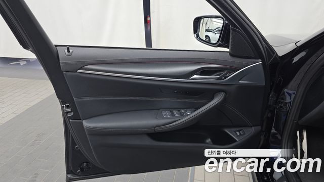 BMW 5-Series 2023 — photo 14