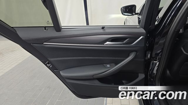 BMW 5-Series 2023 — photo 15