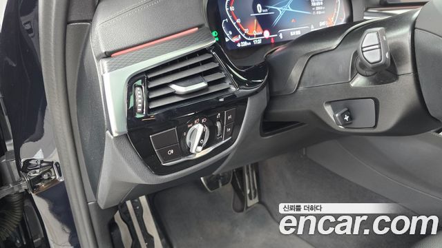 BMW 5-Series 2023 — photo 27