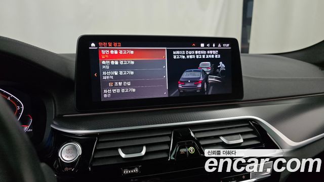 BMW 5-Series 2023 — photo 32