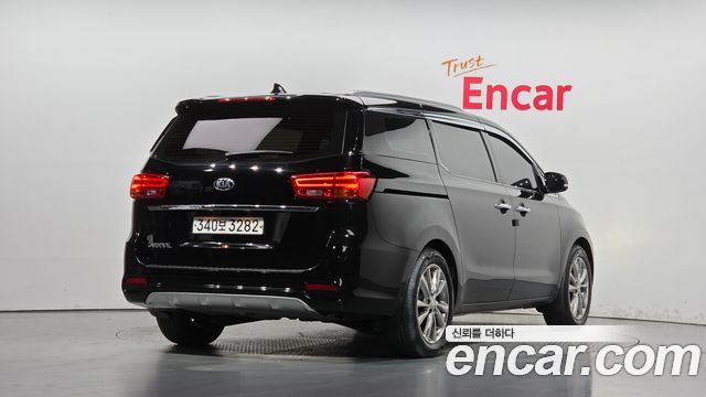 Kia Canival 2020 — photo 2