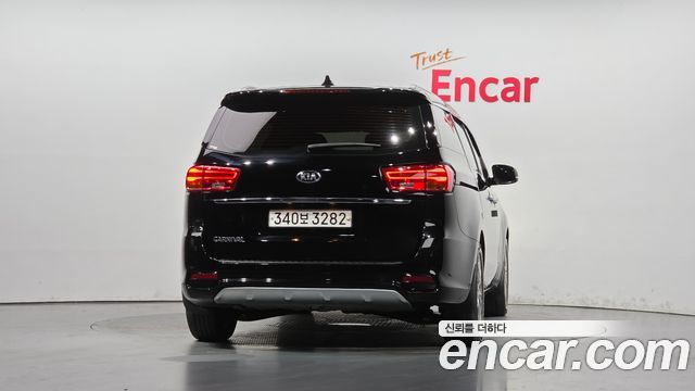 Kia Canival 2020 — photo 4