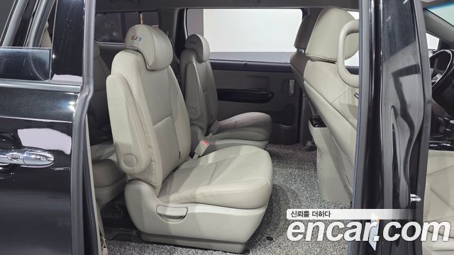 Kia Canival 2020 — photo 17