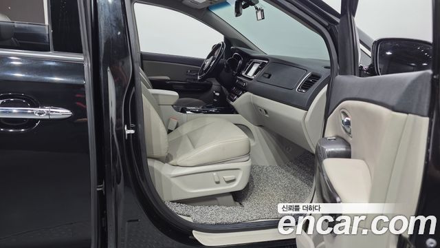 Kia Canival 2020 — photo 16