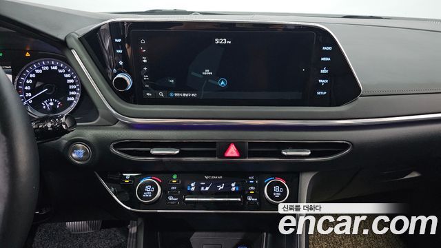 Hyundai Sonata 2022 — photo 16