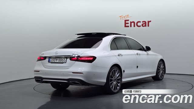 Mercedes-Benz E-Class 2022 — photo 2