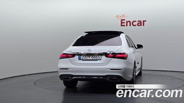 Mercedes-Benz E-Class 2022 — photo 4