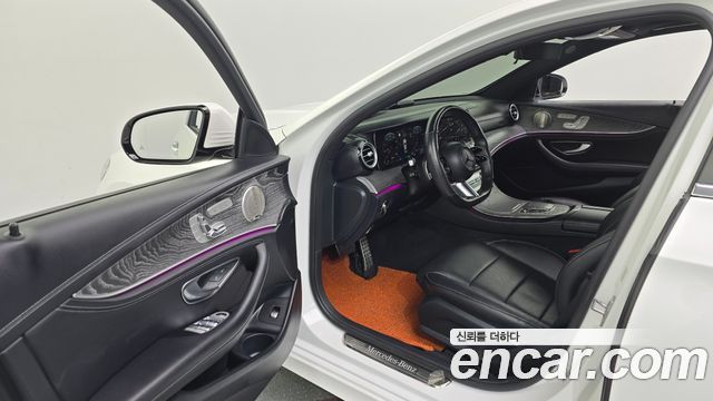 Mercedes-Benz E-Class 2022 — photo 10