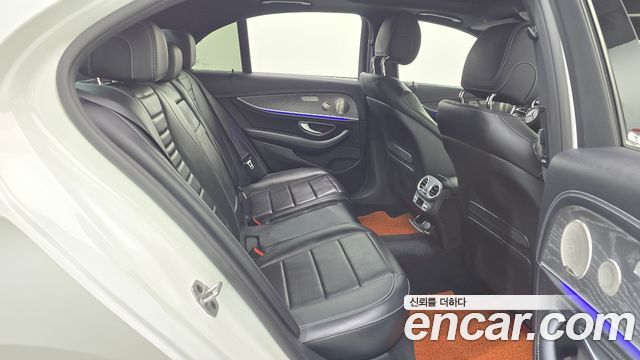 Mercedes-Benz E-Class 2022 — photo 12