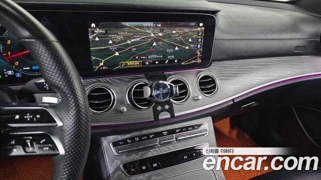 Mercedes-Benz E-Class 2022 — photo 13
