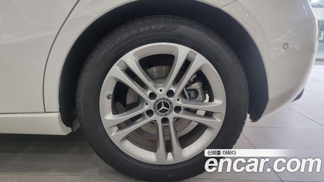 Mercedes-Benz A-Class 2026 — photo 5