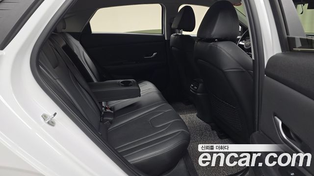 Hyundai AVANTE 2021 — photo 16