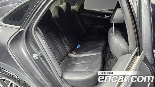 Kia K5 2023 — photo 17