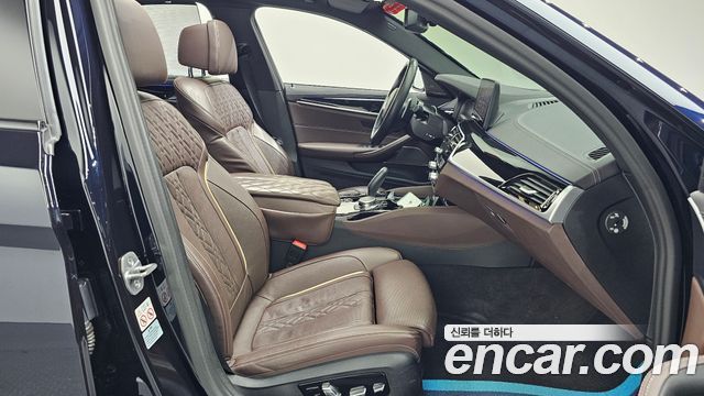 BMW 5-Series 2023 — photo 17