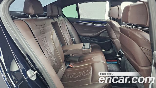 BMW 5-Series 2023 — photo 18