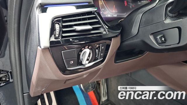 BMW 5-Series 2023 — photo 22