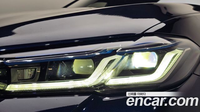 BMW 5-Series 2023 — photo 8