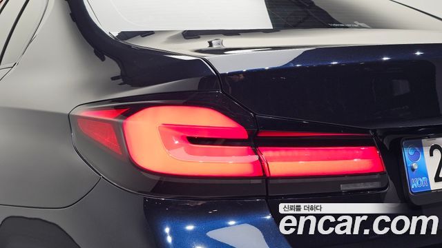 BMW 5-Series 2023 — photo 9