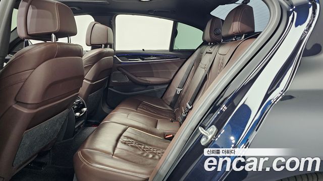 BMW 5-Series 2023 — photo 16