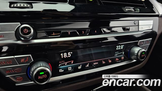 BMW 5-Series 2023 — photo 30