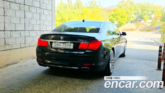BMW 7-Series 2011 — photo 2
