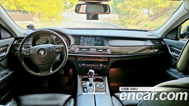 BMW 7-Series 2011 — photo 7