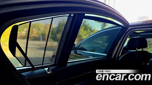BMW 7-Series 2011 — photo 14