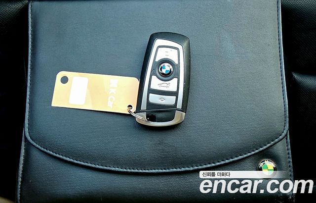 BMW 7-Series 2011 — photo 20