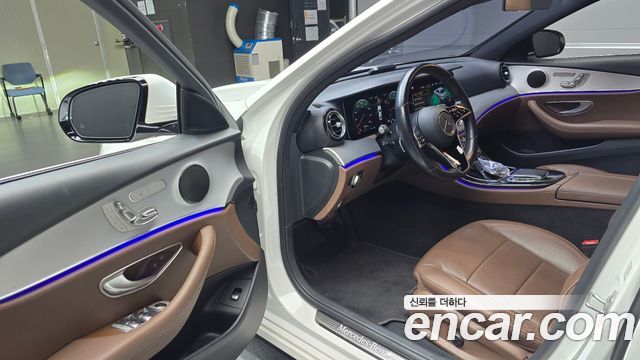 Mercedes-Benz E-Class 2021 — photo 13