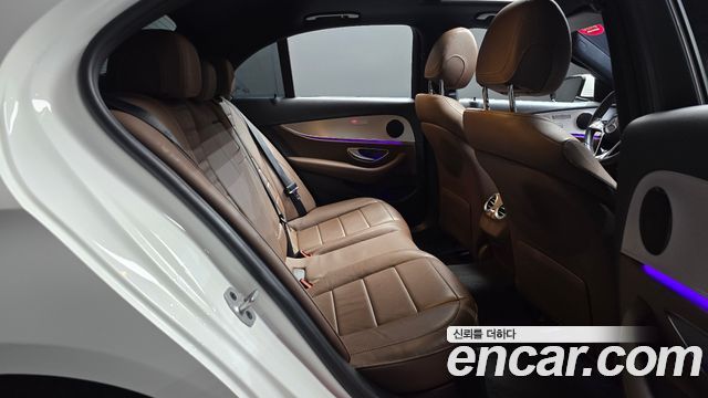 Mercedes-Benz E-Class 2021 — photo 17