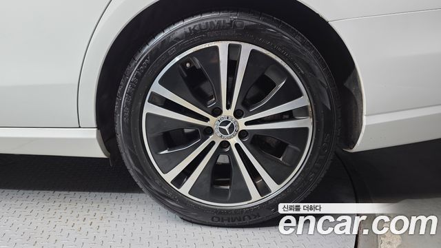 Mercedes-Benz E-Class 2021 — photo 7