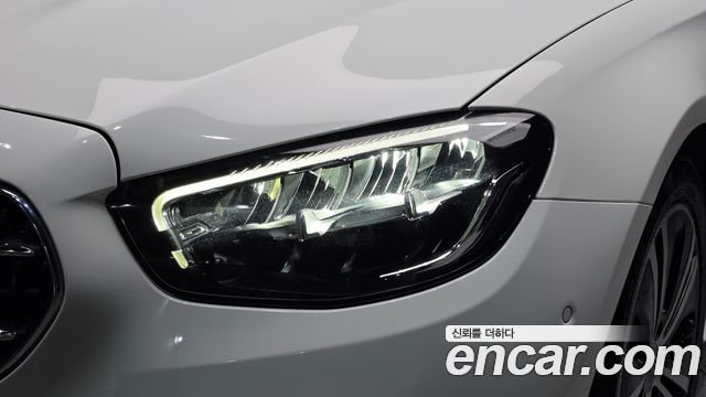 Mercedes-Benz E-Class 2021 — photo 8