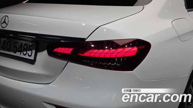 Mercedes-Benz E-Class 2021 — photo 9